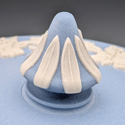 英国ヴィンテージ ウェッジウッド ジャスパーウェア製 丸型ボックス 小物入れ ペールブルー